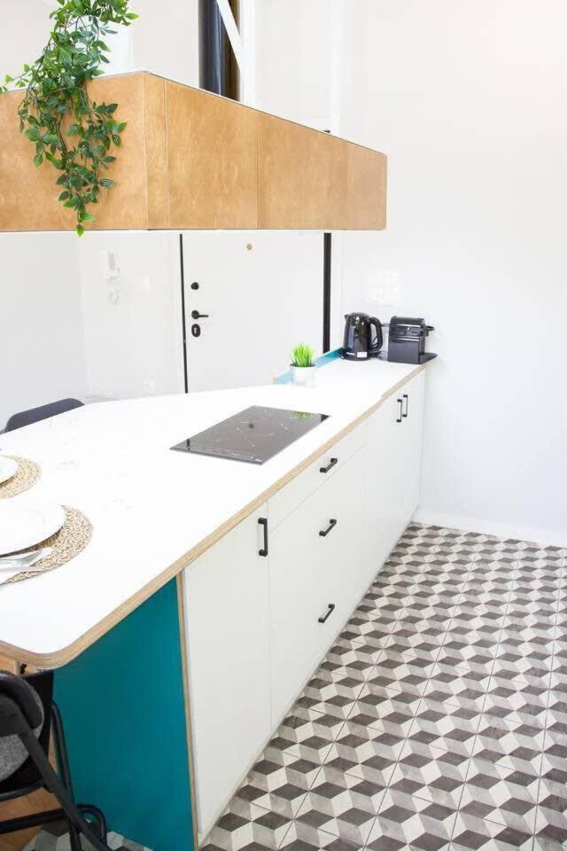 Fully Renovated, Modern Beauty In Central Athens! エクステリア 写真