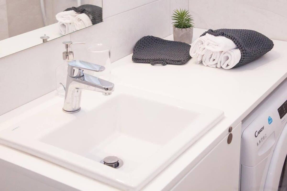 Fully Renovated, Modern Beauty In Central Athens! エクステリア 写真