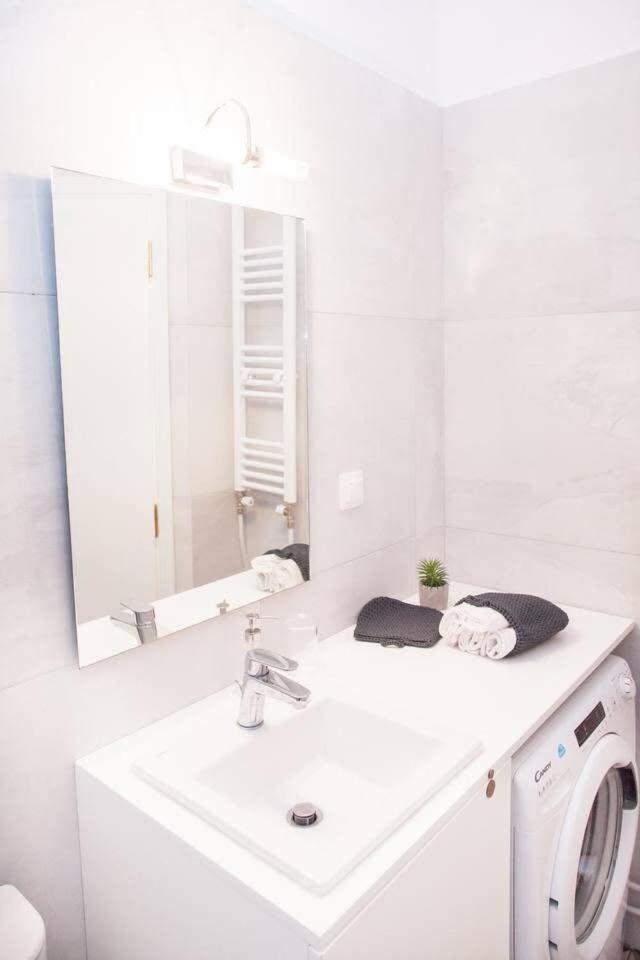 Fully Renovated, Modern Beauty In Central Athens! エクステリア 写真