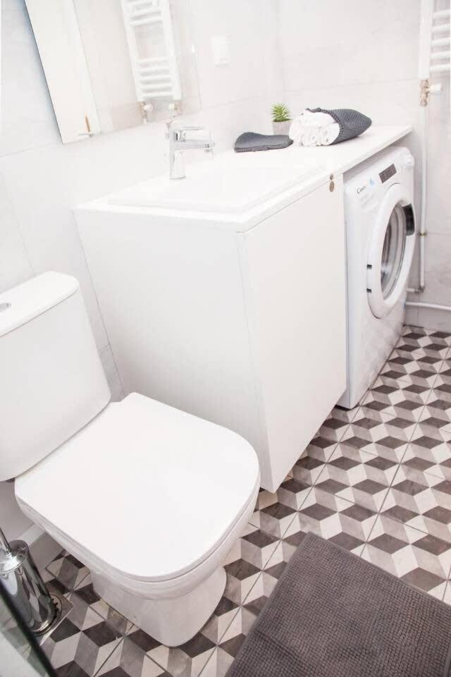 Fully Renovated, Modern Beauty In Central Athens! エクステリア 写真